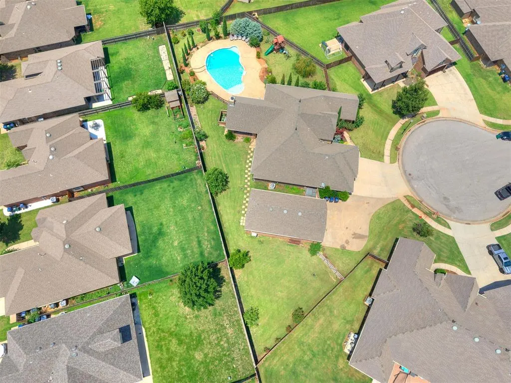Photo 7 — 14401 Yorkshire Lane, Oklahoma City, OK 73142
