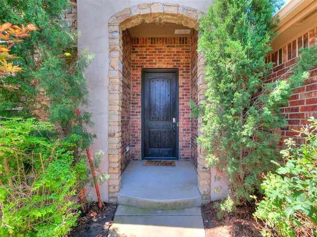 Photo 8 — 14401 Yorkshire Lane, Oklahoma City, OK 73142