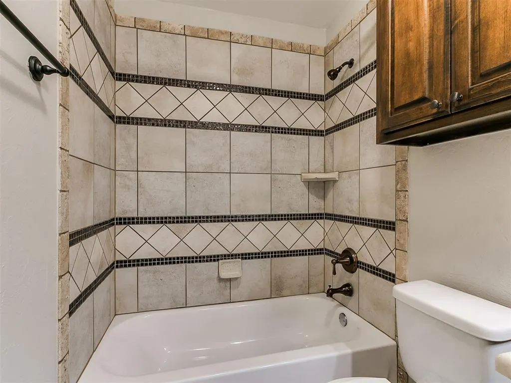 Photo 33 — 14401 Yorkshire Lane, Oklahoma City, OK 73142
