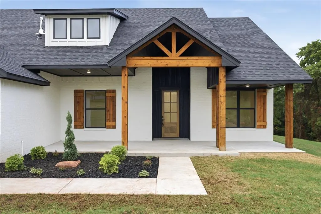 Photo 2 — 10972 Sandstone Ridge Way, Guthrie, OK 73044