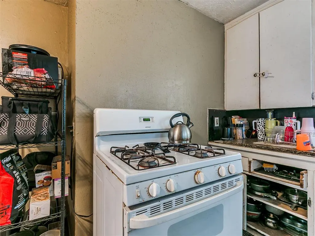 Photo 12 — 1137 Carverdale Drive, Oklahoma City, OK 73117