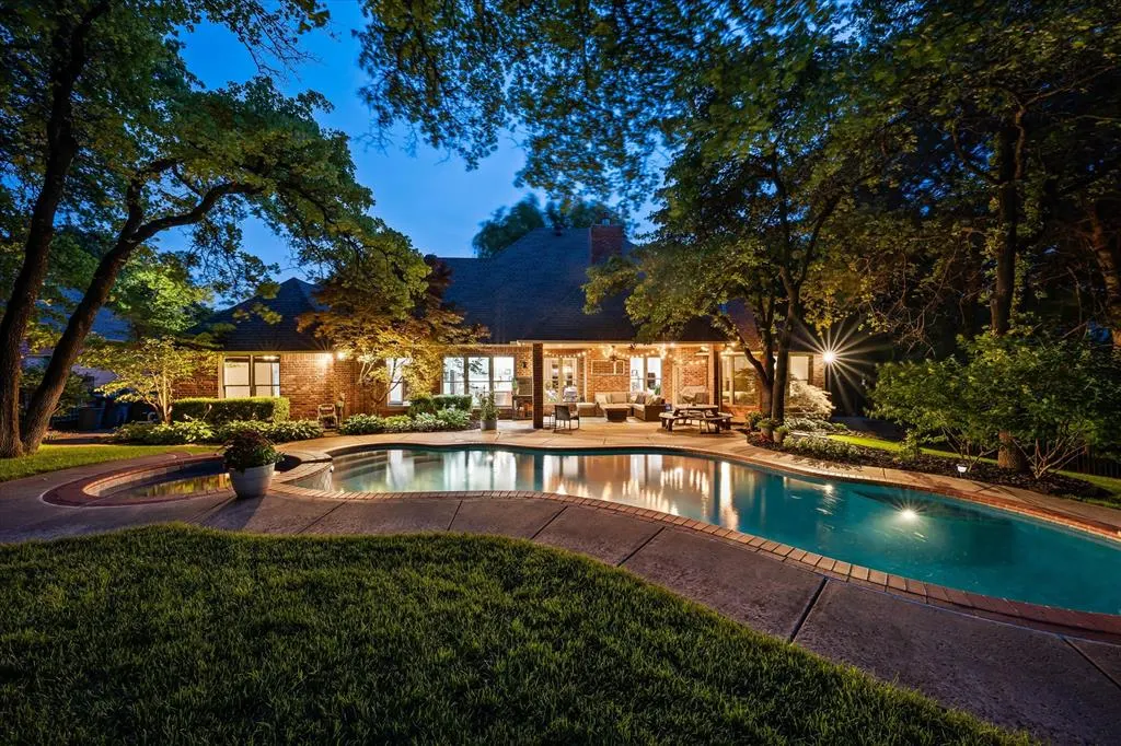 Photo 13 — 3824 Deerbrook Court, Edmond, OK 73003