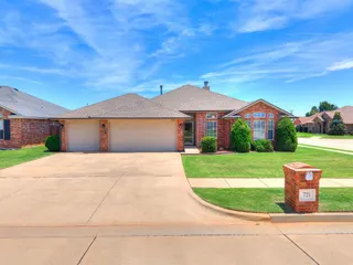 Sold home at 721 EASTVIEW Drive