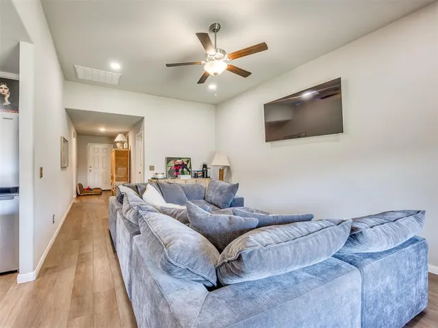 Photo 5 — 1104 NW 4th Street, Newcastle, OK 73065
