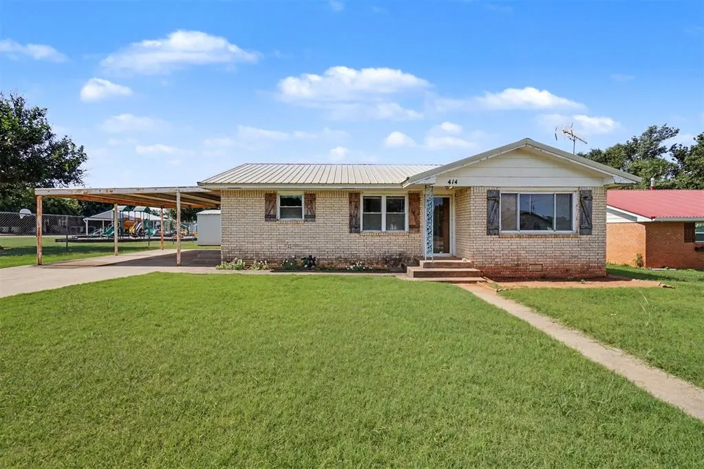Photo 2 — 414 E Broadway Street, Leedey, OK 73654
