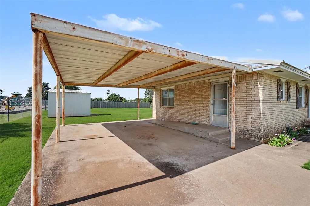 Photo 5 — 414 E Broadway Street, Leedey, OK 73654