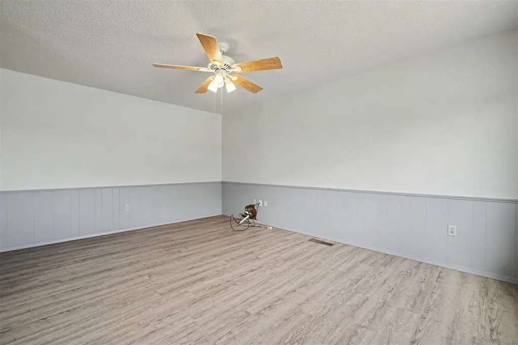 Photo 8 — 414 E Broadway Street, Leedey, OK 73654