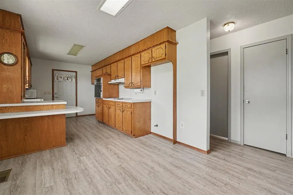 Photo 12 — 414 E Broadway Street, Leedey, OK 73654