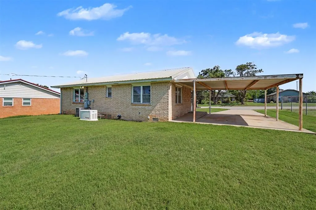 Photo 23 — 414 E Broadway Street, Leedey, OK 73654