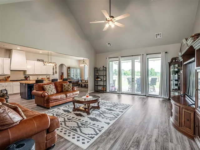 Photo 4 — 14215 SW 46th Court, Yukon, OK 73099