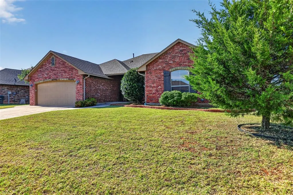 Photo 2 — 346 Pacific Crest Trail, Edmond, OK 73003