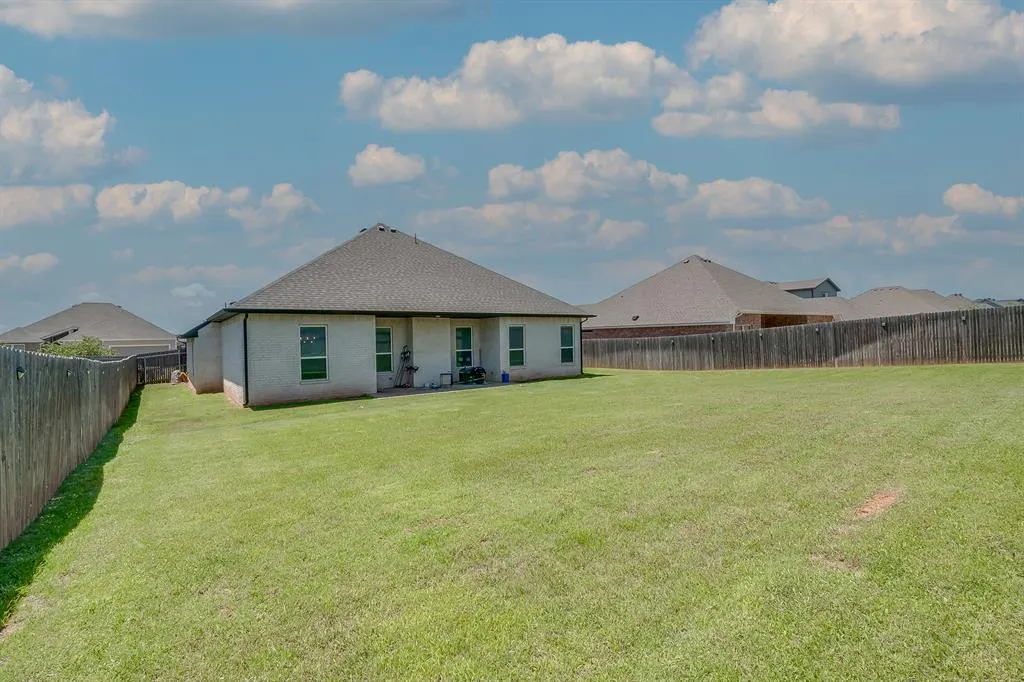 Photo 23 — 11017 SW 32nd Street, Yukon, OK 73099