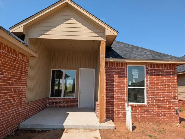 Photo 2 — 4909 Limestone Drive, Oklahoma City, OK 73179