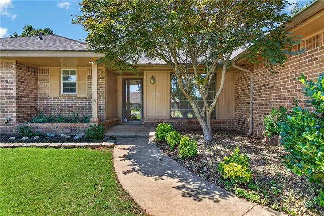 Photo 2 — 1200 Rockwood Drive, Edmond, OK 73013