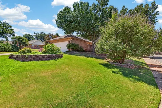 Photo 3 — 1200 Rockwood Drive, Edmond, OK 73013