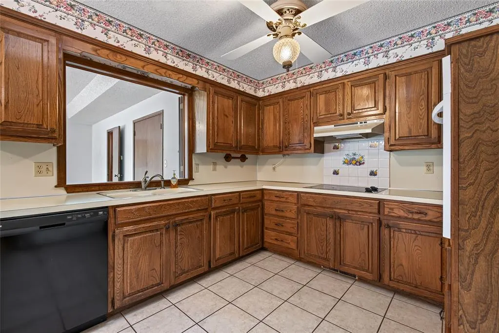 Photo 18 — 1200 Rockwood Drive, Edmond, OK 73013