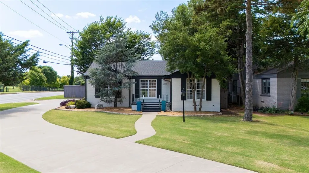 Photo 40 — 2017 Huntington Avenue, Nichols Hills, OK 73116