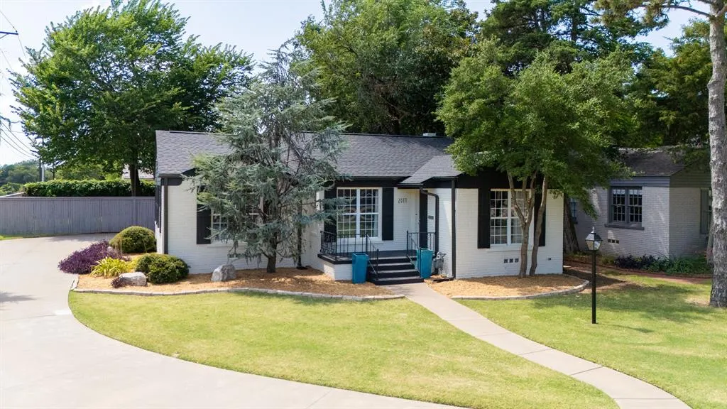 Photo 41 — 2017 Huntington Avenue, Nichols Hills, OK 73116