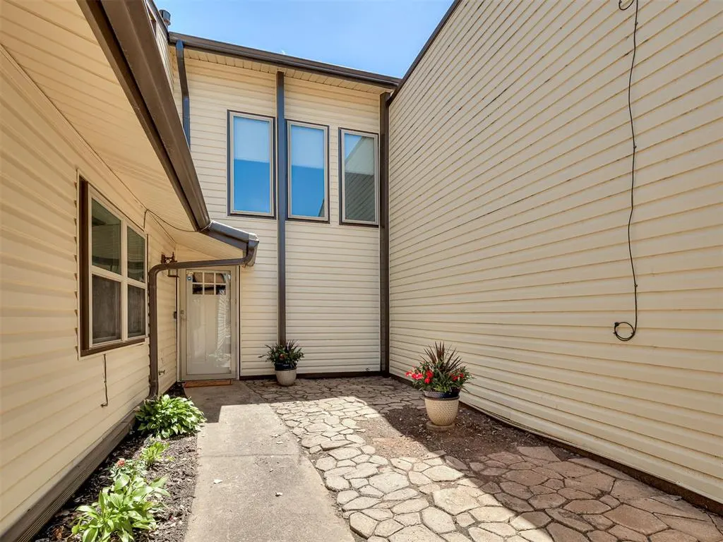 Photo 3 — 4606 Hemlock Lane, Oklahoma City, OK 73162