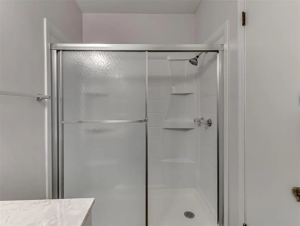 Photo 16 — 4606 Hemlock Lane, Oklahoma City, OK 73162
