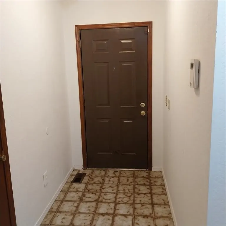 Photo 3 — 3720 Windswest Court, Oklahoma City, OK 73179