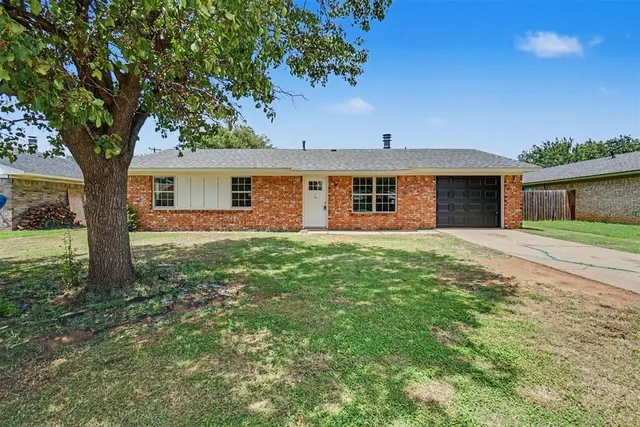 Photo 3 — 609 Libra Street, Altus, OK 73521