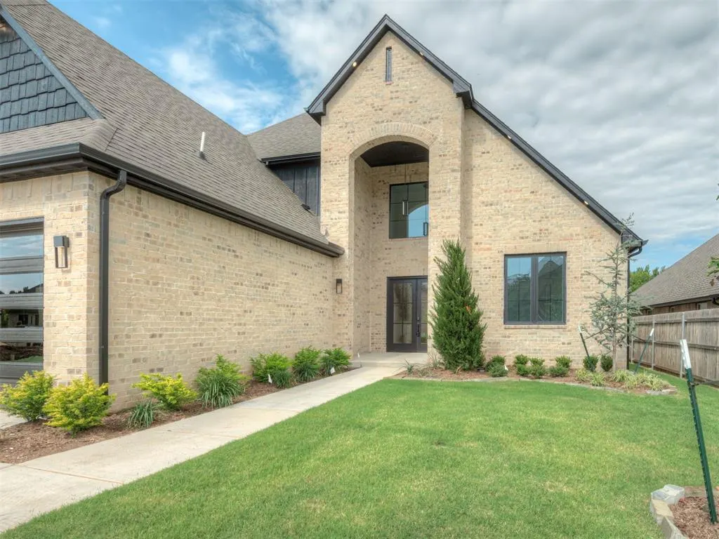 Photo 3 — 2805 Deer Valley Lane, Yukon, OK 73099