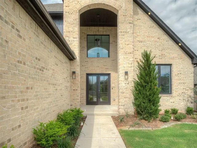 Photo 4 — 2805 Deer Valley Lane, Yukon, OK 73099