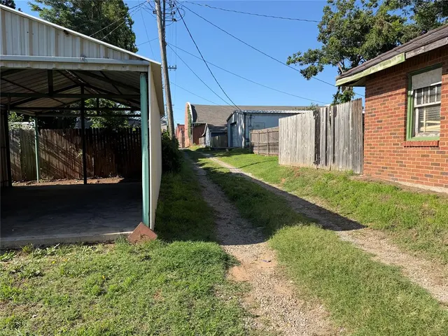 Photo 5 — 221 N Barker Avenue, El Reno, OK 73036