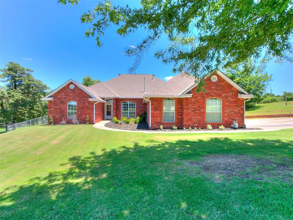 Front exterior — 7212 Sapphire Lane, Oklahoma City, OK 73150