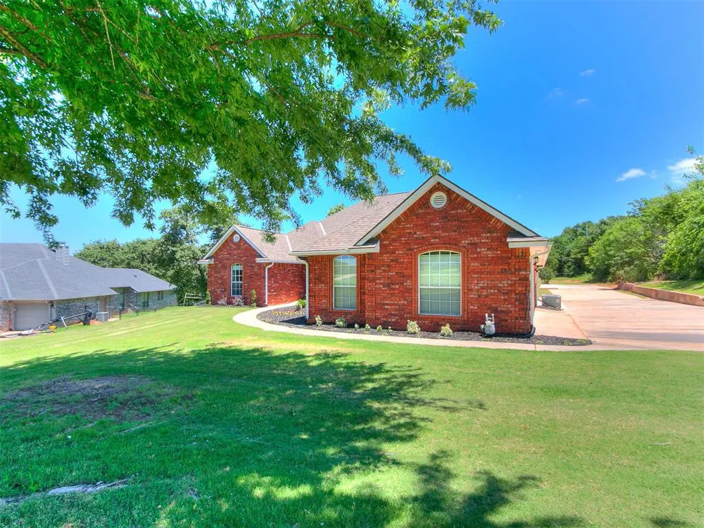 Photo 4 — 7212 Sapphire Lane, Oklahoma City, OK 73150