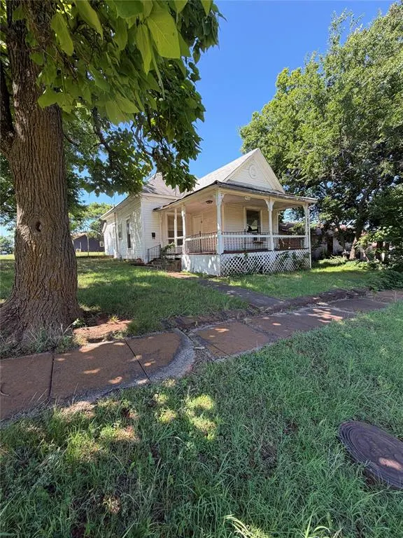 Photo 2 — 523 E 10th Street, Chandler, OK 74834
