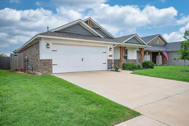 Photo 3 — 3308 Pagoda Pead Drive, Yukon, OK 73099