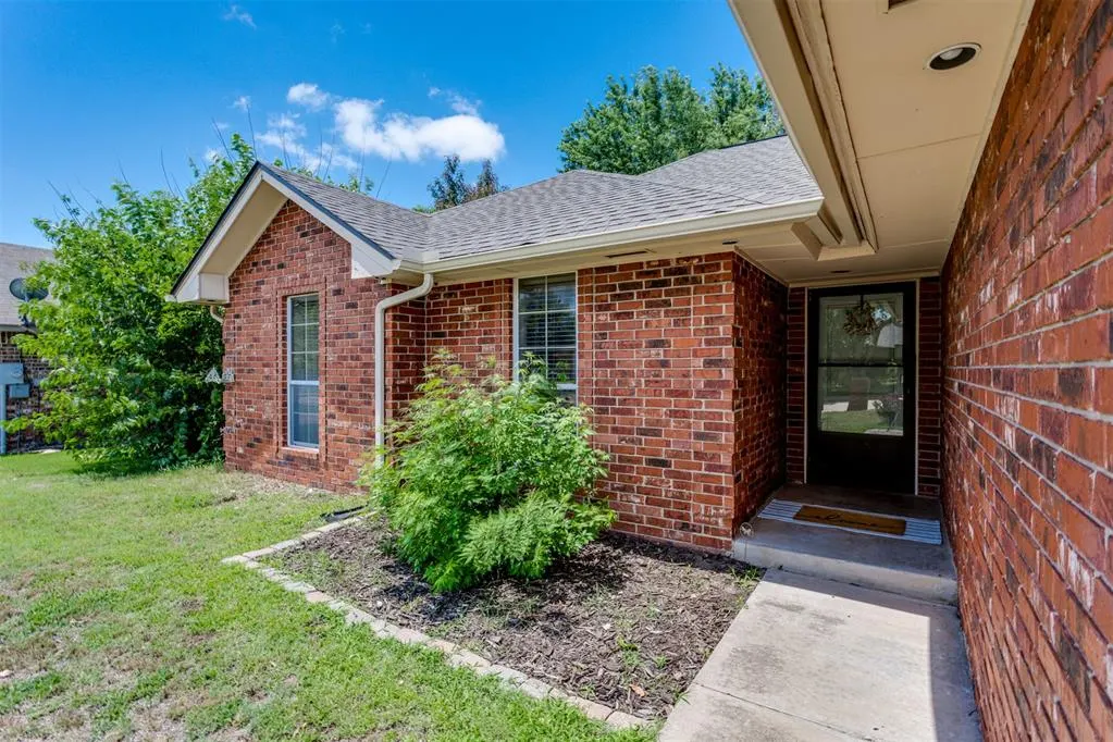 Photo 6 — 1705 Saint Christopher Drive, Edmond, OK 73003