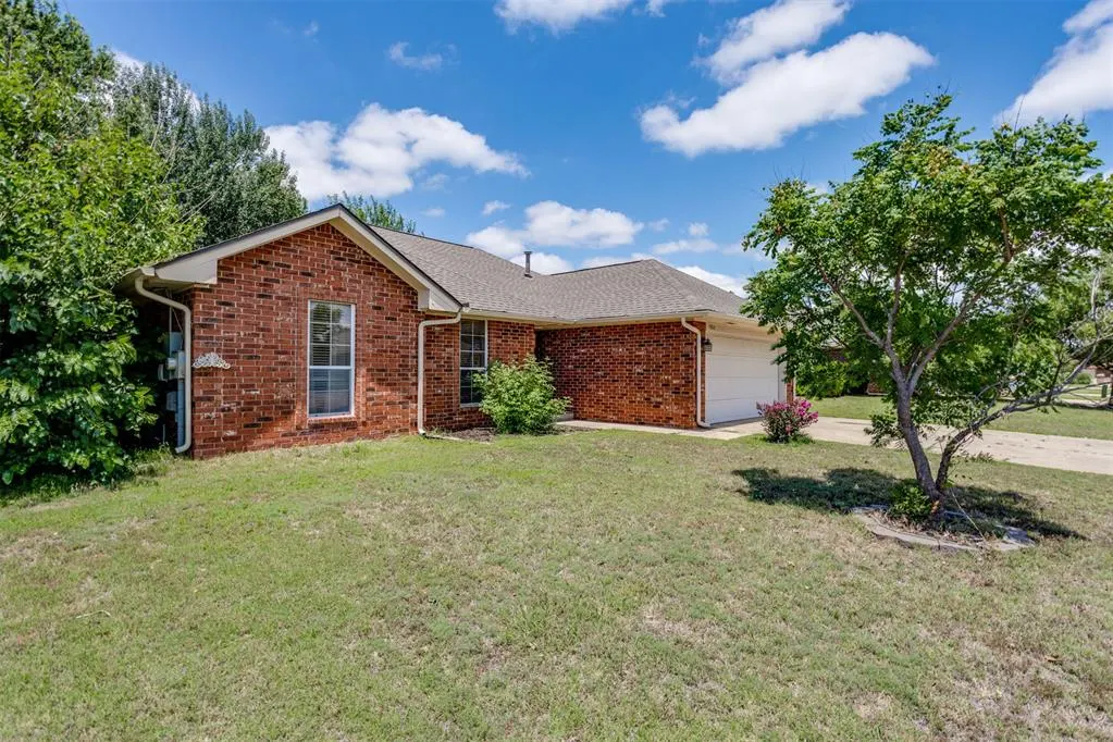 Photo 7 — 1705 Saint Christopher Drive, Edmond, OK 73003