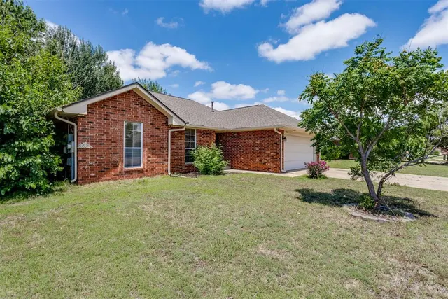 Photo 7 — 1705 Saint Christopher Drive, Edmond, OK 73003