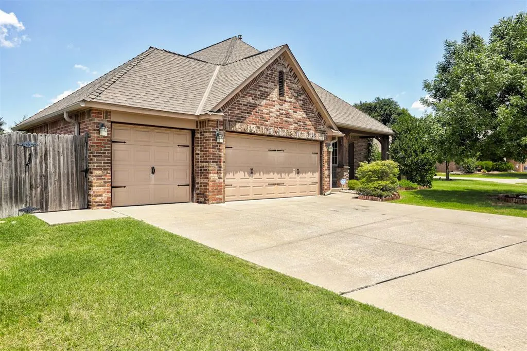 Photo 2 — 3129 SW 137th Court, Oklahoma City, OK 73170