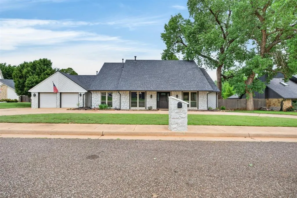 Photo 4 — 1809 Nighthawk Court, Edmond, OK 73034