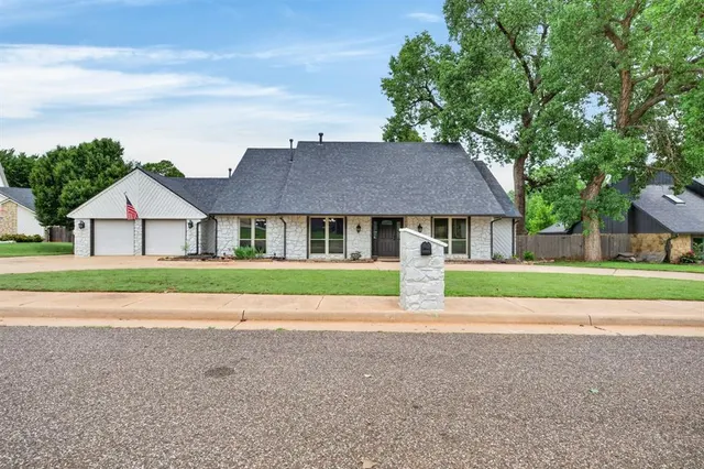 Photo 4 — 1809 Nighthawk Court, Edmond, OK 73034