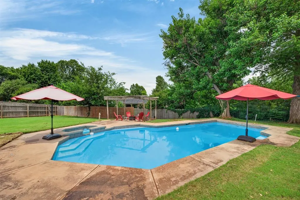 Front exterior — 1809 Nighthawk Court, Edmond, OK 73034