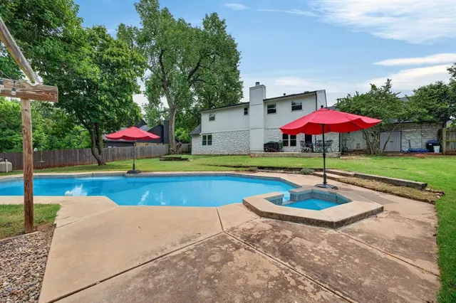 Photo 3 — 1809 Nighthawk Court, Edmond, OK 73034