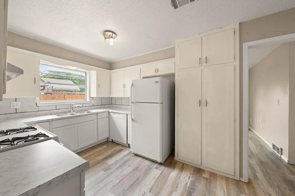 Photo 9 — 637 Redstone Avenue, Edmond, OK 73013