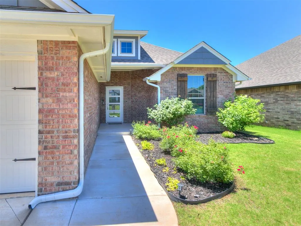 Photo 2 — 3909 Palmetto Trail, Oklahoma City, OK 73179