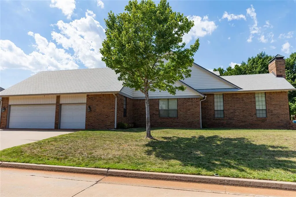 Photo 13 — 5000 Misty Glen Circle, Oklahoma City, OK 73142