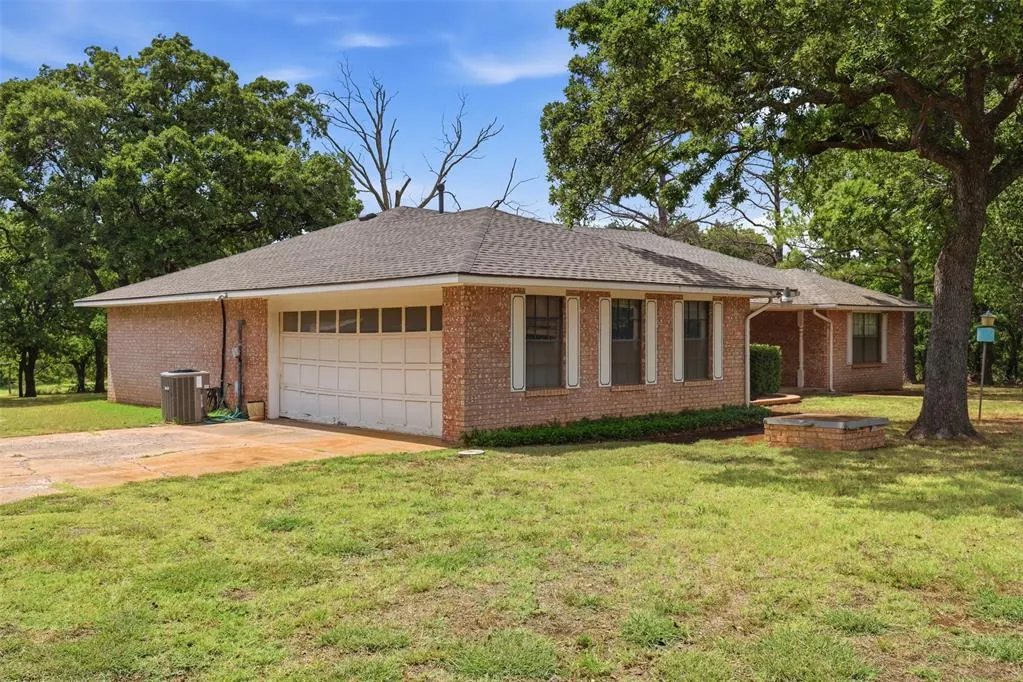 Photo 2 — 2188 Foster Drive, Duncan, OK 73533