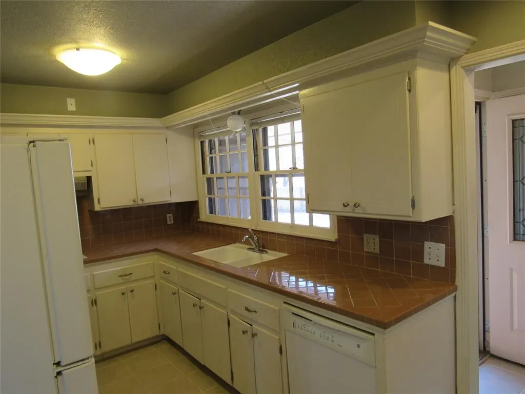 Photo 8 — 9909 Sunnymeade Place, Oklahoma City, OK 73120