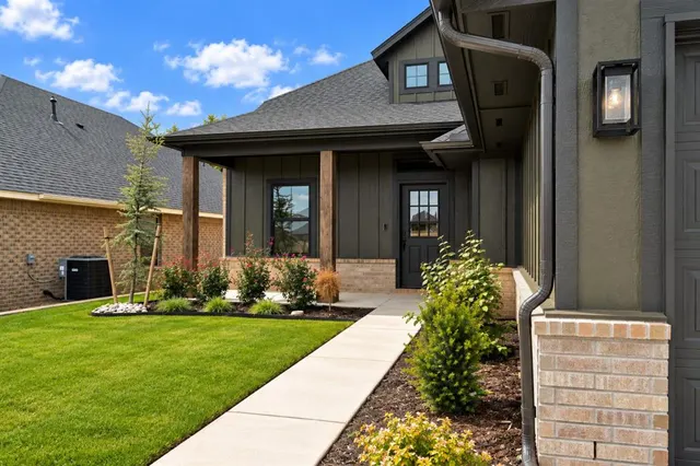 Photo 2 — 4832 Indigo Lane, Edmond, OK 73034