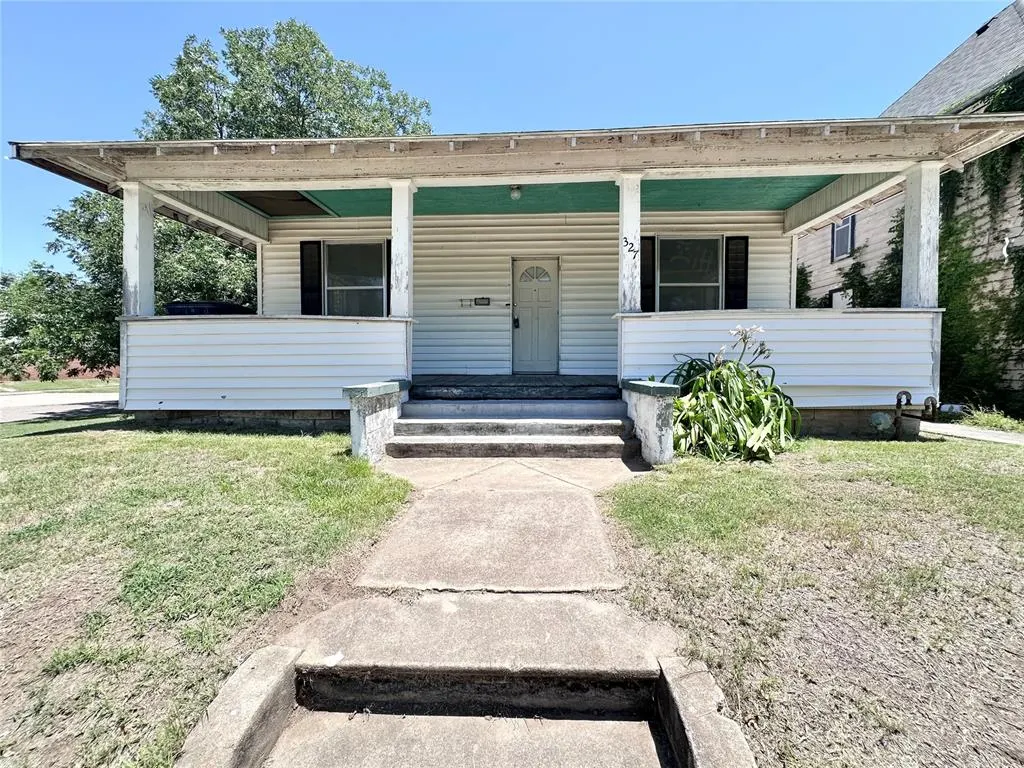 Front exterior — 327 N Park Avenue, Shawnee, OK 74801