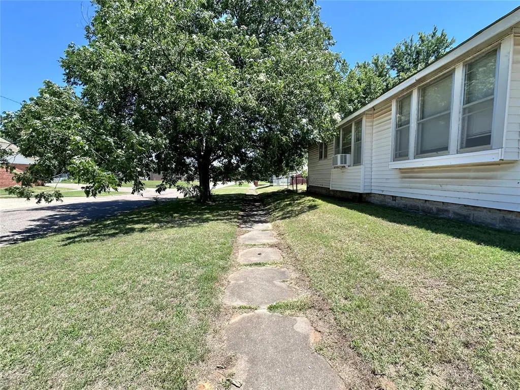 Photo 29 — 327 N Park Avenue, Shawnee, OK 74801