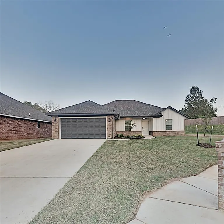 Photo 2 — 7046 Richardson Court, Warr Acres, OK 73132